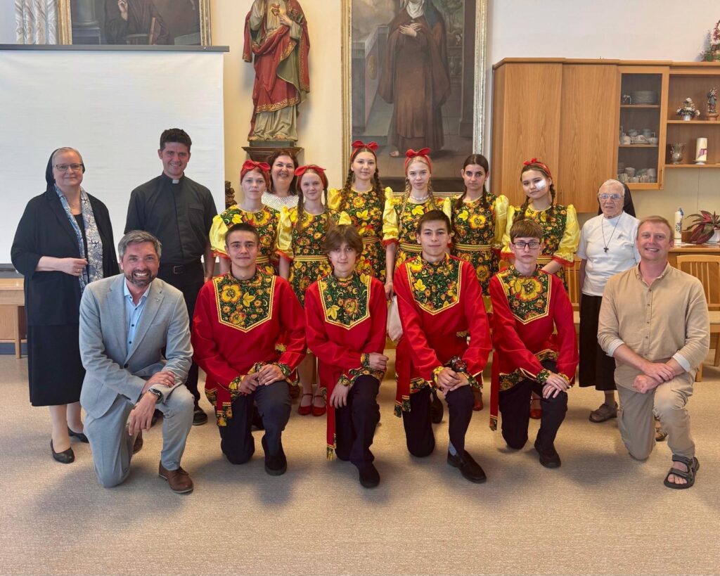 Jugendliche aus Kasachstan zu Gast bei den Franziskanerinnen von Vöcklabruck